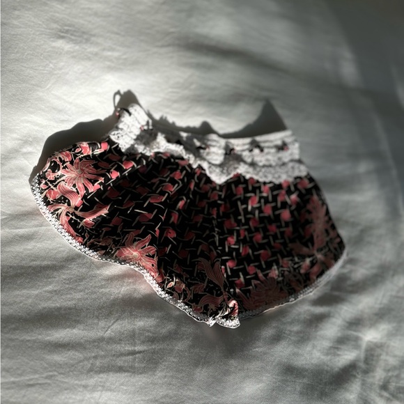 Poupette St Barth silk short shorts with tassel string at waist. - Picture 5 of 6